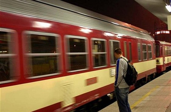 Anonymní hrozba bombou zastavila v eských Budjovicích vechny vlaky. Ilustraní foto