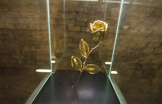 Zlatá růže, kterou na Velehrad přivezl papež Jan Pavel II. je ukrytá v podzemí...