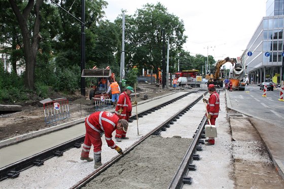 Oprava kolejí na Karlov námstí