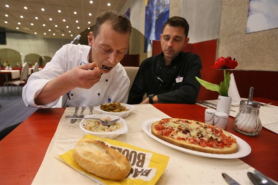 Zástupce éfkuchae hotelu Thermal Jan Schmiedhamer (vlevo) a éfkucha...