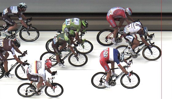 Marcel Kittel si jede pro vítzství ve tvrté etapy na Tour de France.