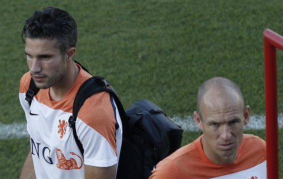 Robin Van Persie (vlevo) a Arjen Robben po tréninku nizozemských fotbalist.