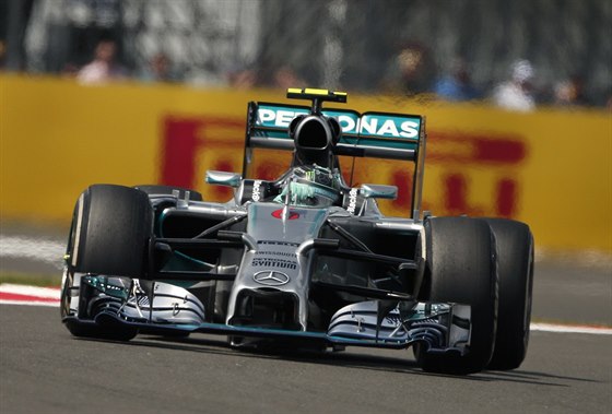 LÍDR POADÍ MS. Nico Rosberg poád vede ampionát formule 1, u ale jen o tyi body ped Lewisem Hamiltonem.