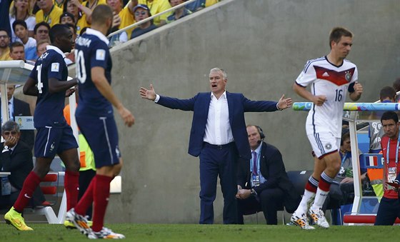 NO TAK, CHLAPCI! Trenér francouzské reprezentace Didier Deschamps bhem