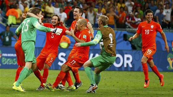 JSME V SEMIFINÁLE! Nizozemtí fotbalisté se radují z úspného penaltového