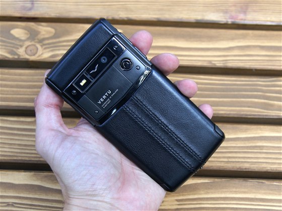 Vertu Signature Touch