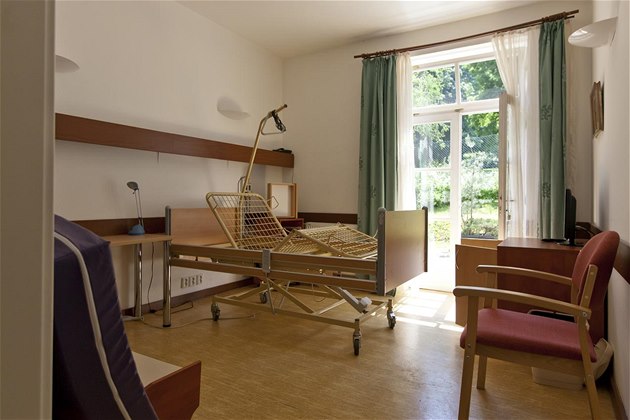 Hospic má celkem tiadvacet jednolkových pokoj a jeden dvoulkový.