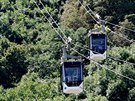 Lanovka v �st� nad Labem vede z obchodn�ho centra Forum p�es �eleznici a...