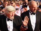 Miroslav a David Ondíkové picházejí na zahájení filmového festivalu v...