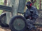 Hit military paintballu oivují autentické" prvky jako trosky, vraky aut a...