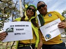 SHÁNÍM LÍSTEK Fanouci ped semifinále MS mezi domácí Brazilií a Nmeckem u...