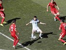 výcartí fotbalisté peliv brání argentinského kapitána Lionela Messiho.
