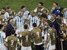 Argentintí fotbalisté se hecují ped prodlouením v osmifinále mistrovství...