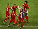 Belgití fotbalisté se radují z gólu v osmifinále mistrovství svta.