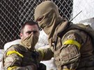Ukrajinské vládní jednotky naly ve Slavjansku velké mnoství zbraní, které po...