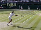 Z POHLEDU HR. Netradin pohled na centrln tenisov dvorec ve Wimbledonu...