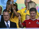 PREZIDENTI. Vlevo éf FIFA Sepp Blatter, vedle nj kolumbijský prezident Juan...