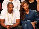 Jay-Z a Beyoncé na basketbalu (12. kvtna 2014)