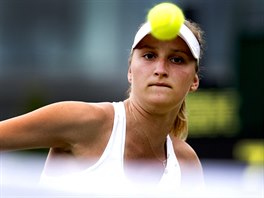 esk tenistka Markta Vondrouov v semifinle wimbledonsk juniorky