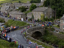 PELOTON. Momentka z 1. etapy Tour de France