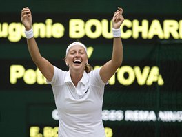 TRIUMFÁLNÍ PODEP. Petra Kvitová, dvojnásobná wimbledonská vítzka