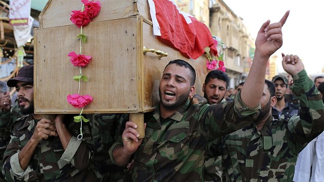 Pohřeb iráckého dobrovolníka, který zemřel v bojích se sunnitskými povstalci  (6. června 2014)