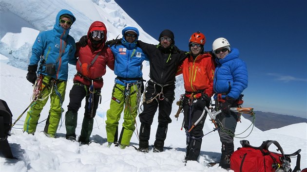 Plzeňský horolezec Jan „Tráva“ Trávníček odlétá do Pákistánu, kde chce spolu s Radkem Jarošem a Petrem „Miskou“ Maškem vylézt na K2. Na snímku během aklimatizace v Peru (úplně vlevo).