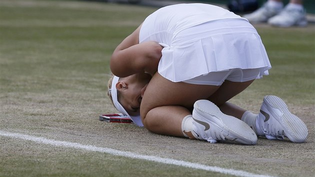 KLUBKO RADOSTI. Nmeck tenistka Sabine Lisick postoupila ve Wimbledonu do tvrtfinle.