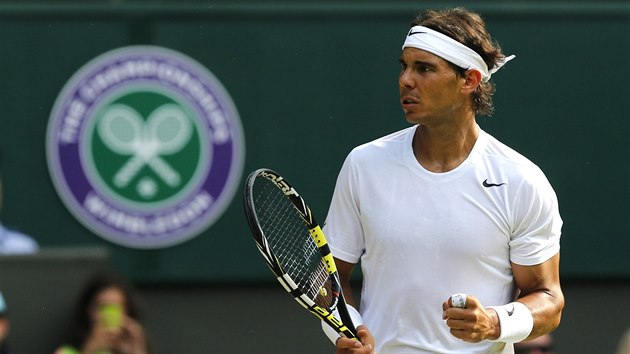 panlsk tenista Rafael Nadal se raduje v osmifinle Wimbledonu proti Kyrgiosovi.