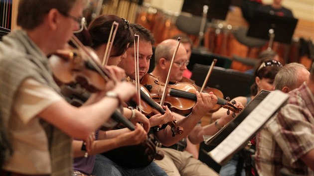 Umlec Vladimr Franz dorazil na jih Moravy. Zastnil se i tern brnnsk zkouky tamn filharmonie v Besednm dom. Jeho symfonick bse poprv zazn ve stedu na Hudebnm festivalu Znojmo.