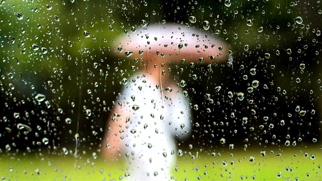 Teplý začátek týdne vystřídají přeháňky, bouřky a postupné ochlazení