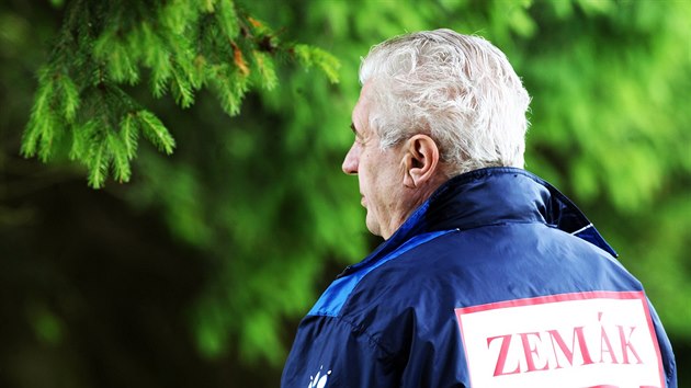 Prezident Milo Zeman na prochzce kolem Veselskho rybnka ( 1. ervence 2014).