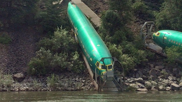 est trup letadel Boeing 737 bylo pokozeno pi nehod vlaku v americk Montan.