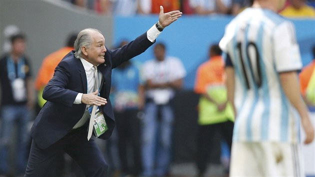 Argentinsk trenr Alejandro Sabella bhem tvrtfinle MS proti Belgii.