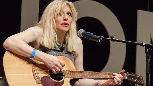 Courtney Love chce u mt image serizn umlkyn.