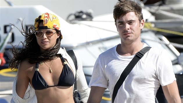 Michelle Rodriguezov a Zac Efron na spolen dovolen