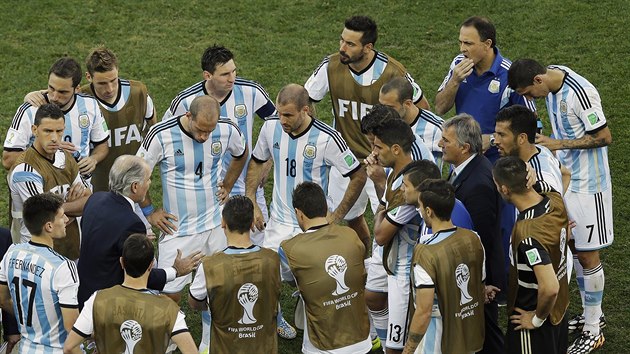 Argentint fotbalist se hecuj ped prodlouenm v osmifinle mistrovstv svta.