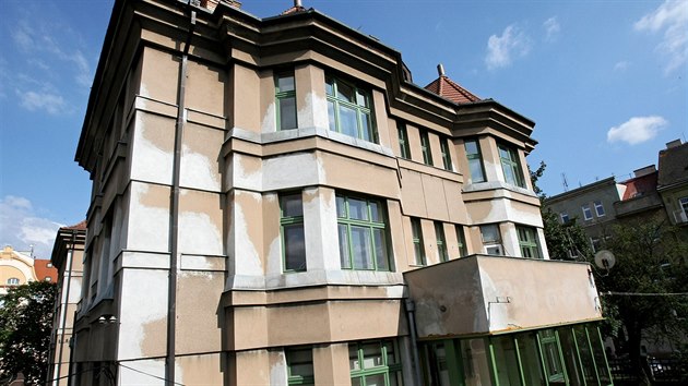 Potomek majitel domu na Klatovsk td 110 v Plzni Willy Semler navtvil s manelkou Gwen a s rodinou dm, kde vyrstal ped emigrac v roce 1938. Vilu navrhoval ve stylu architekta Adolfa Loose jeho nejlep k Heinrich Kulka.