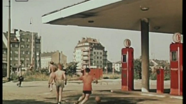 Benzínová pumpa vedle autobusového nádraí byla zachycena ve filmu Puna a...