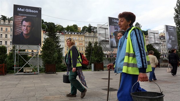 Mel Gibson na plaktu ped karlovarskm hotelem Thermal.