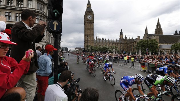 Tet etapa Tour de France zavedla cyklisty i k britskmu parlamentu.