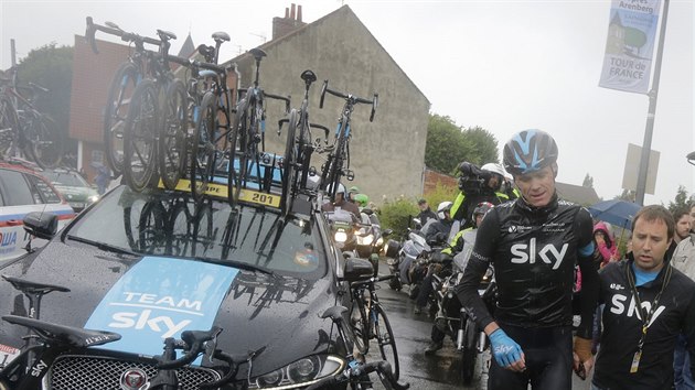 Chris Froome po pdu odstupuje z Tour de France.