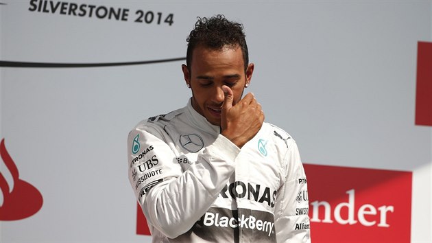 Dojat Lewis Hamilton v domc Velk cen Britnie vystoupal na nejvy pku.