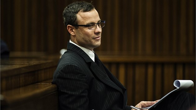 Jihoafrick atlet Oscar Pistorius na ternm soudnm jednn (2. 7. 2014).