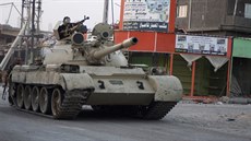 Tank kurdských pemerg v irácké provincii Dijála  (6. ervna 2014)
