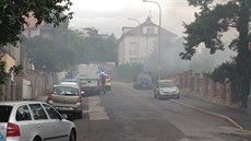 Policie, hasii a záchranka u domu ve Slivenecké ulici v Hluboepích, kde dolo...