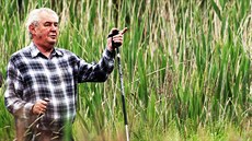 Prezident Milo Zeman na procházce kolem Veselského rybníka ( 1. ervence 2014).