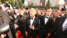 Herec Mel Gibson pichází na zahájení filmového festivalu v Karlových Varech...