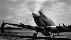 Start československého stíhače na bojový let nad Normandii