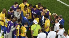 Trenér brazilských fotbalist Luiz Felipe Scolari si po semifinálovém debaklu...